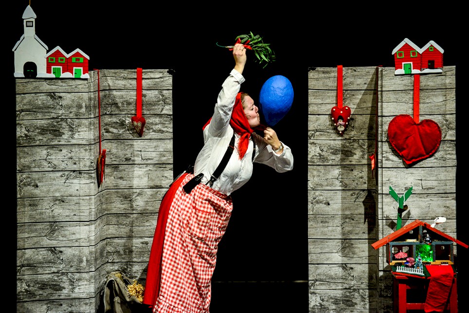 Des 17_Teskjekjerringa_1-15_Medium.jpg