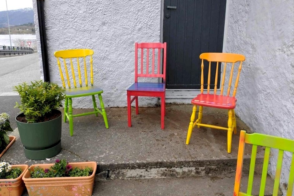 70 redesign av gamle stoler, foto Adela Salomon-Hammersland.jpg