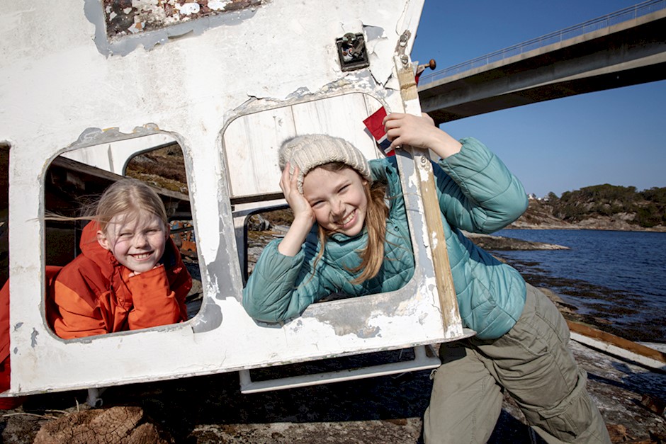 07 - Katla Marin Brynjarsdottir 10 år og Thelma Anika Drivdal 10 år 2.jpg