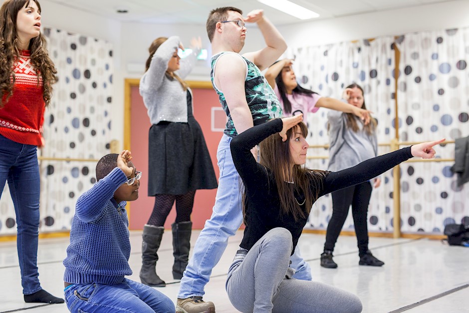 Foto: Barn i Byen / Tove Breistein Musicalløvene_Sammen på skuta.jpg