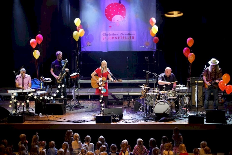 Fotograf: Ruben Olsen. RubenOlsen-BFJversion-EditWMRz1602-DSC09733ChristineSandtorv-Bajazz-BergenJazzforum-Verftet-20161002-1024x768.jpg