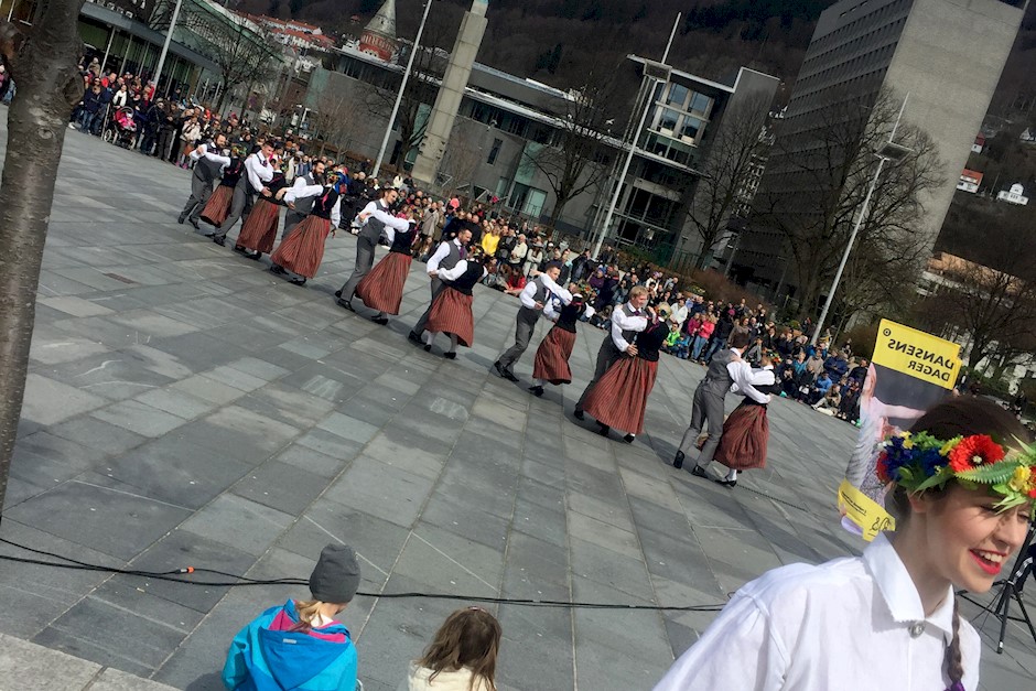 dansensdag29.4.jpg