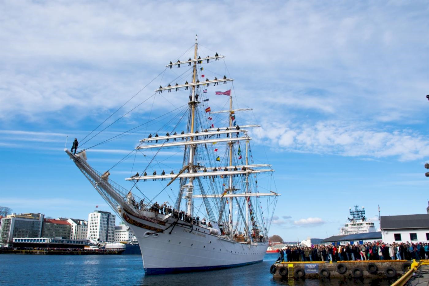 Velkommen hjem Statsraad lehmkuhl Foto bergen kommune2 Bk.jpg