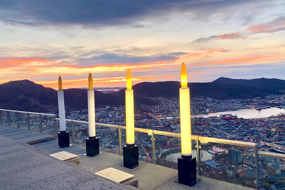Det lyser i høye grender Foto: Fløyen.jpg